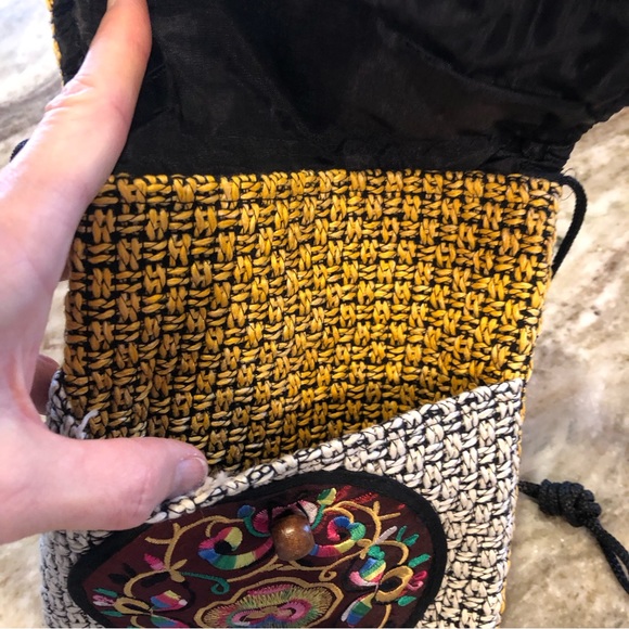 ☀️ NWOT Indonesian Embroidered Knit Handbag - Picture 5 of 8